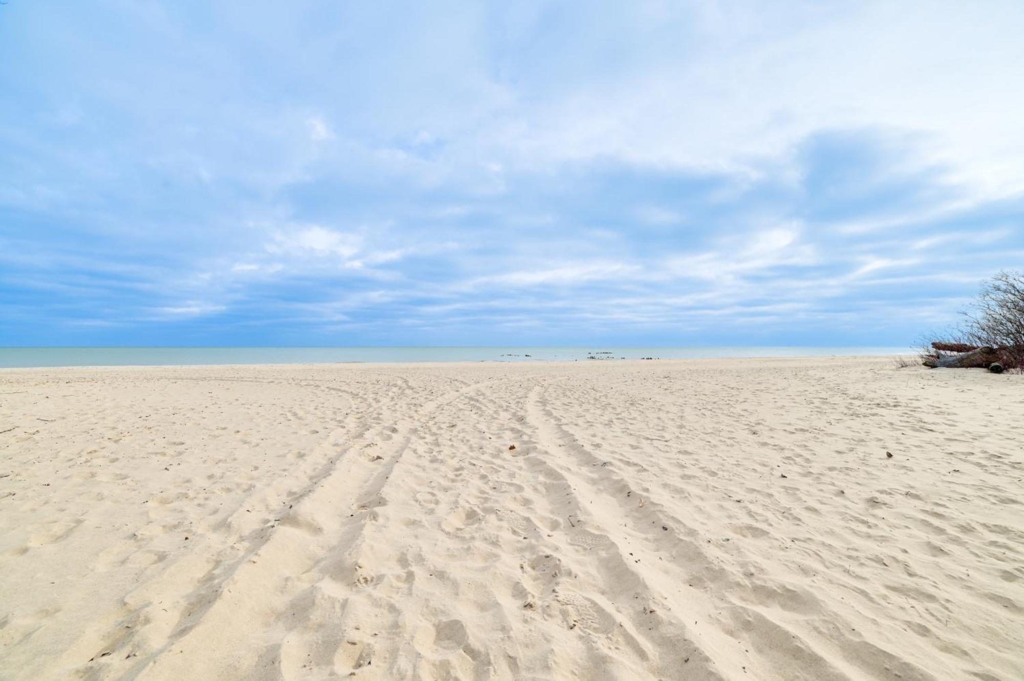 Scenic Evans Hideaway Steps To Lake Huron! Oscoda Buitenkant foto
