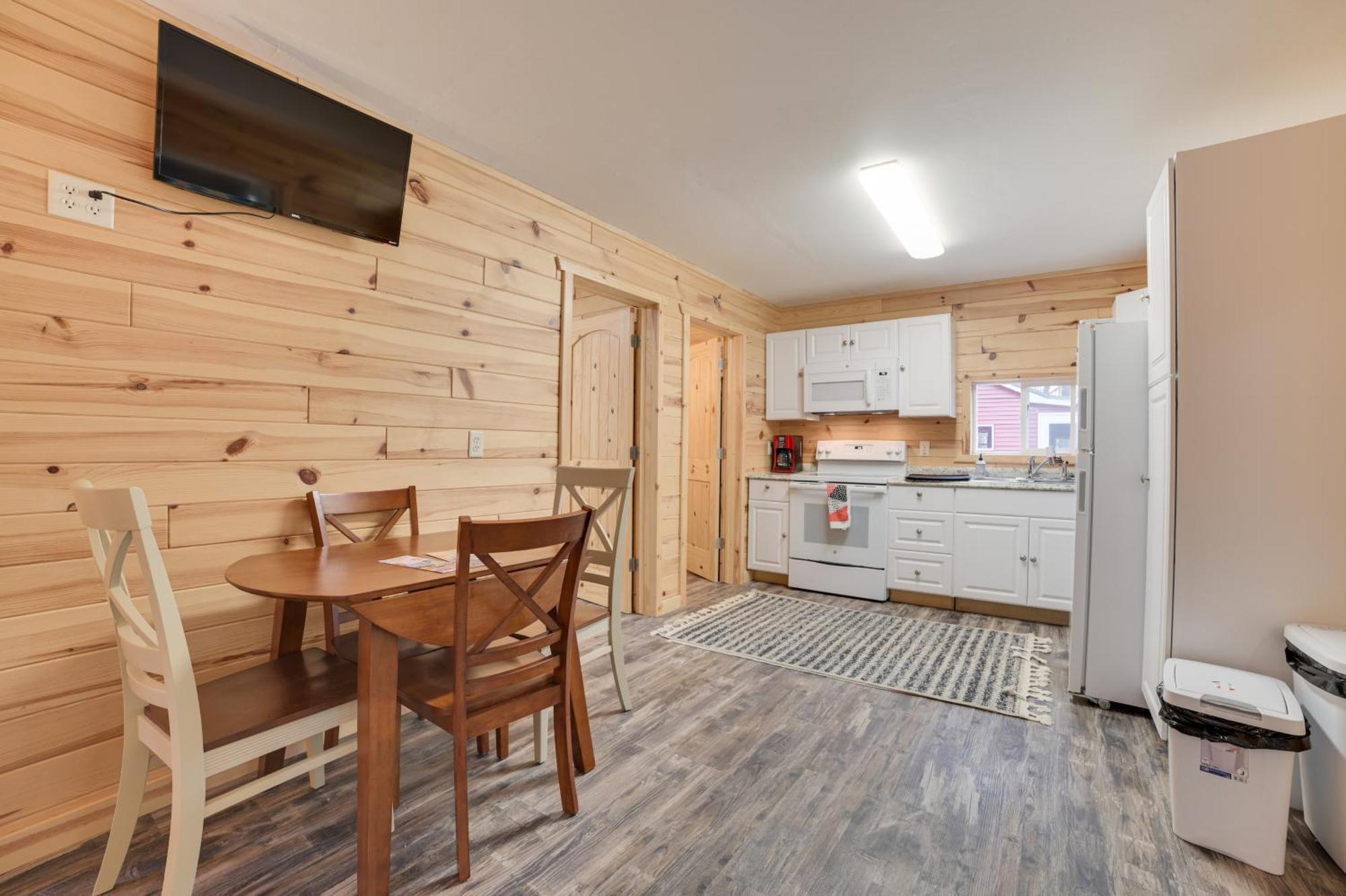 Scenic Evans Hideaway Steps To Lake Huron! Oscoda Buitenkant foto
