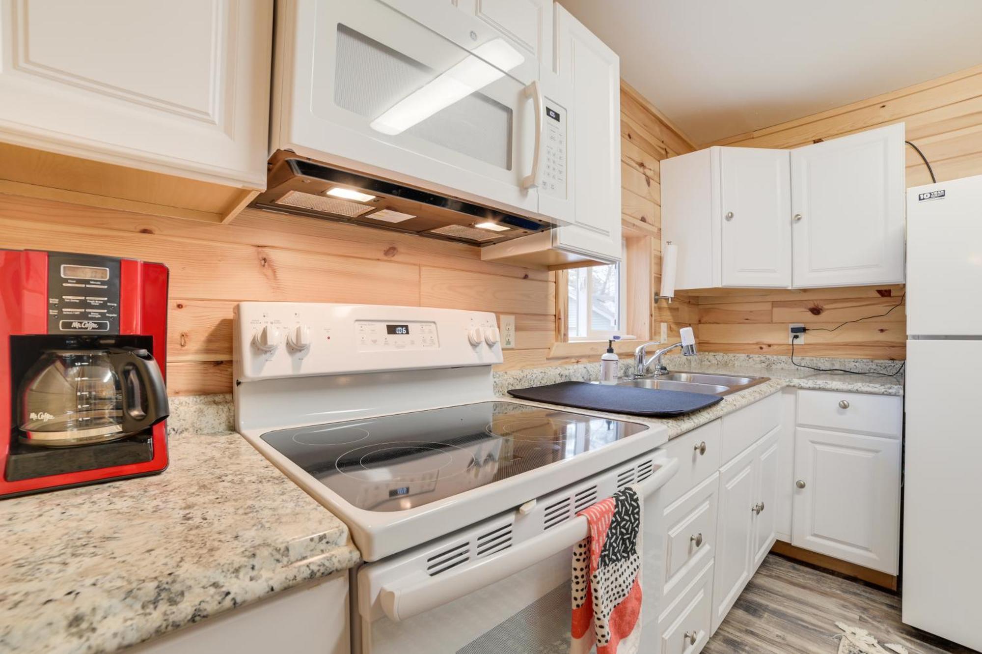 Scenic Evans Hideaway Steps To Lake Huron! Oscoda Buitenkant foto